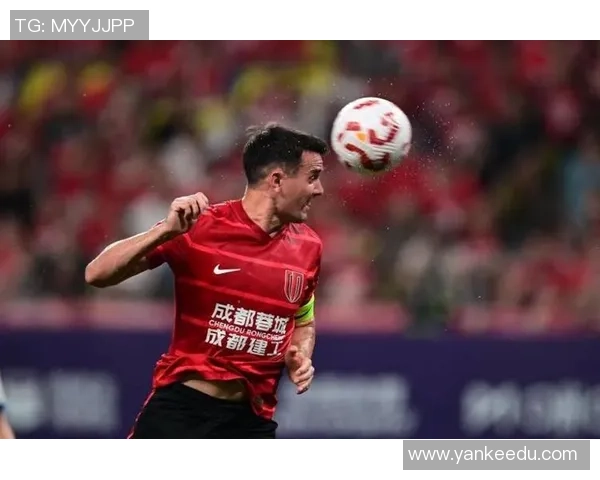 成都足球队在城市联赛中以55分稳居榜首争夺冠军的希望依然强烈